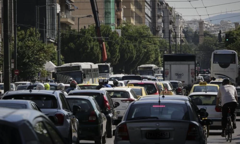 «Χαμός» στον Κηφισό - Μεγάλο μποτιλιάρισμα με τεράστιες ουρές